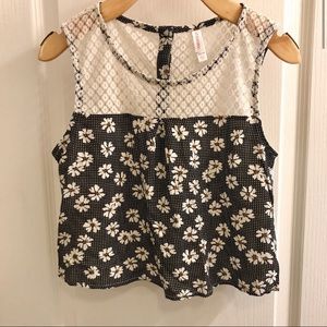 🌼Daisy & lace XS Crop Top🌼